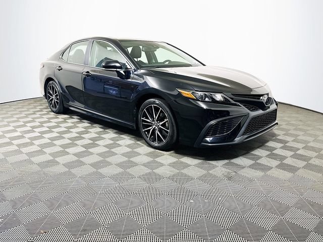 Used 2024 Toyota Camry SE w/ Cold Weather Package AWD/4WD image 1