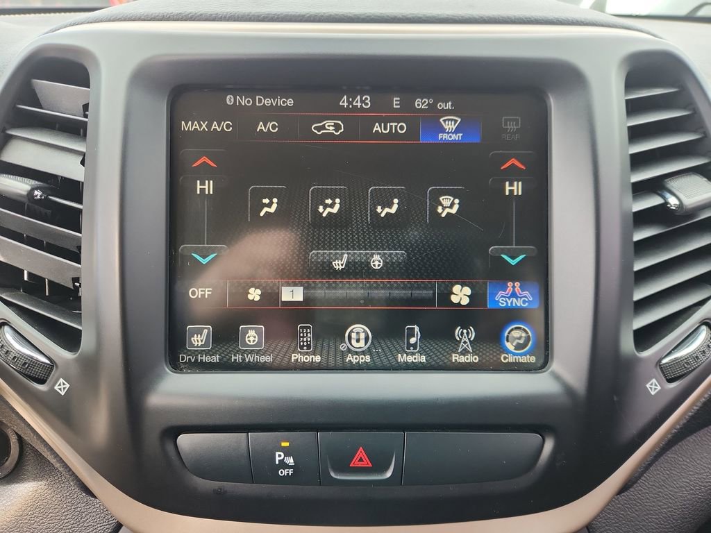 Used 2015 Jeep Cherokee Latitude w/ Comfort/Convenience Group AWD/4WD image 19