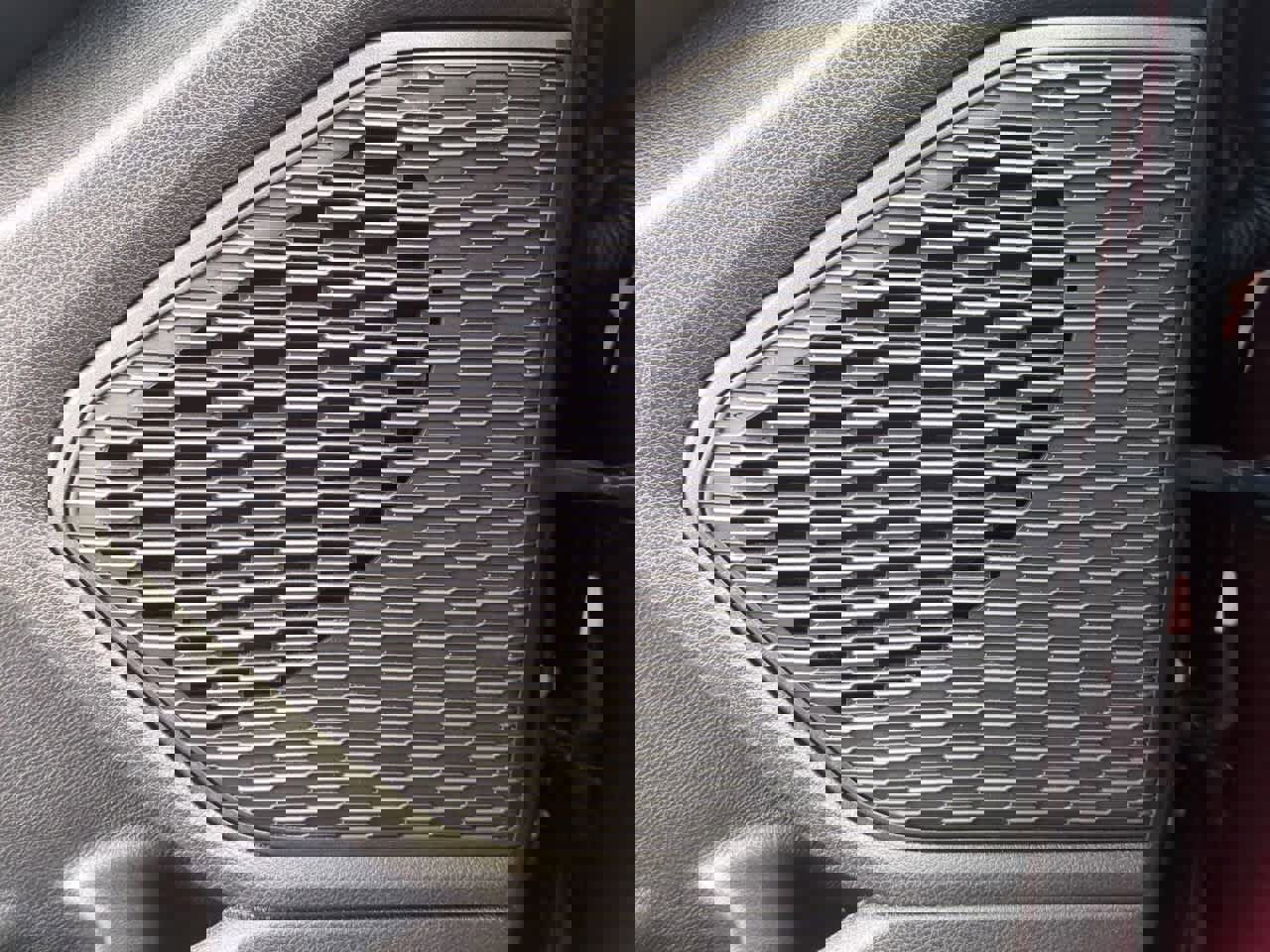 Used 2024 Jeep Grand Cherokee Altitude image 30