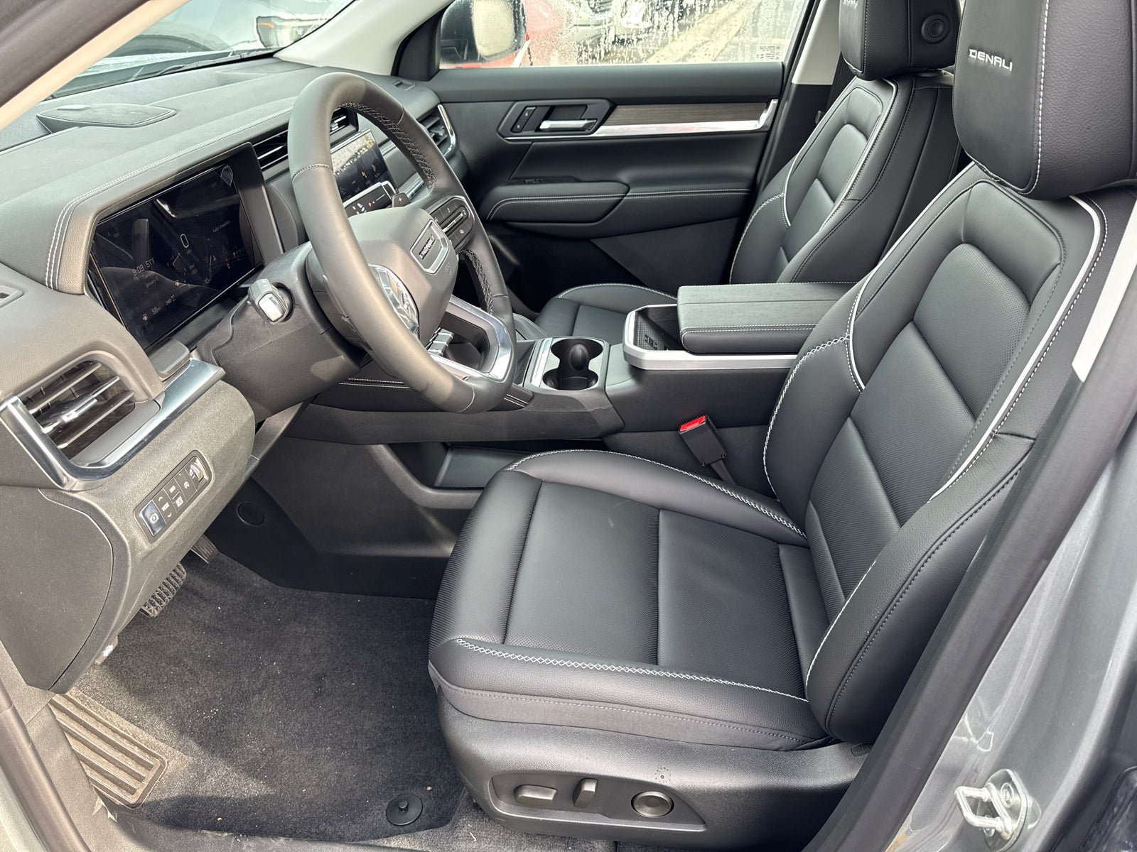 Used 2026 GMC Terrain Denali w/ LPO, Black Badging Package AWD/4WD image 25