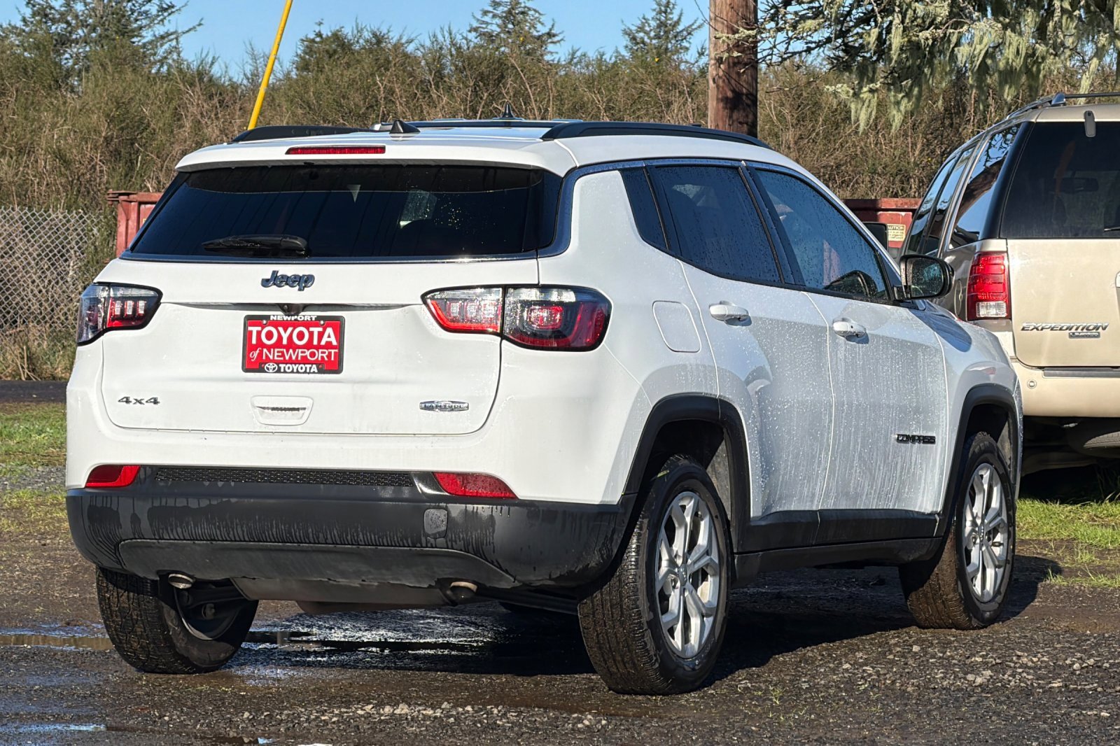 Used 2024 Jeep Compass Latitude image 4