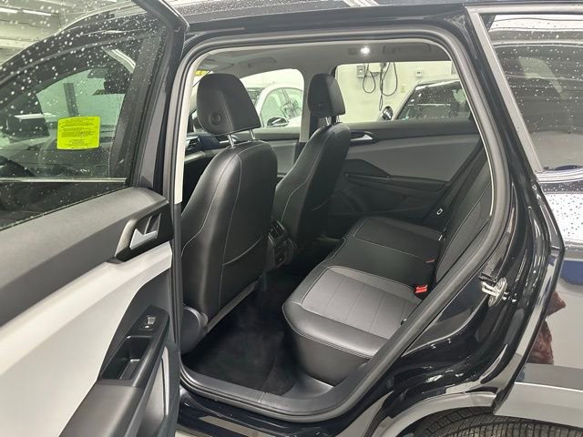 Certified 2023 Volkswagen Taos SE w/ Panoramic Sunroof Package image 10
