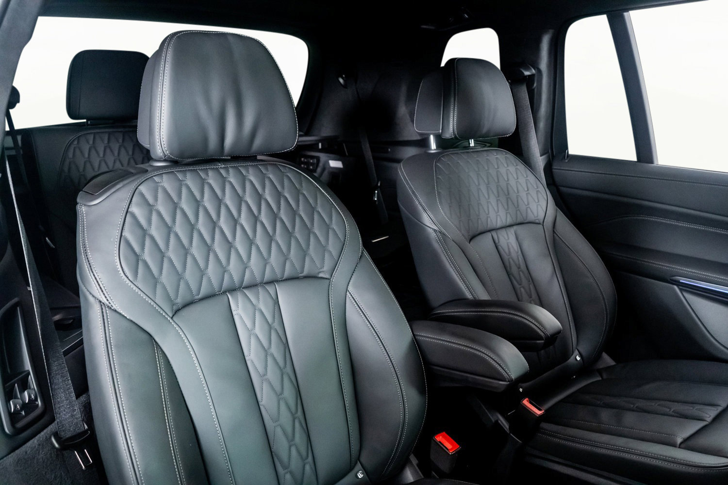 Used 2025 BMW X7 M60i image 34