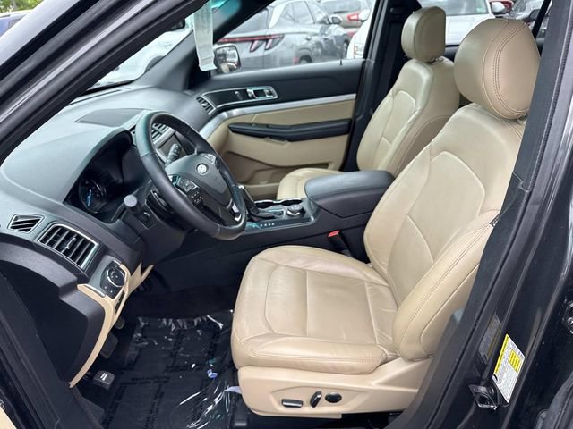 Used 2016 Ford Explorer XLT w/ Equipment Group 202A AWD/4WD image 14
