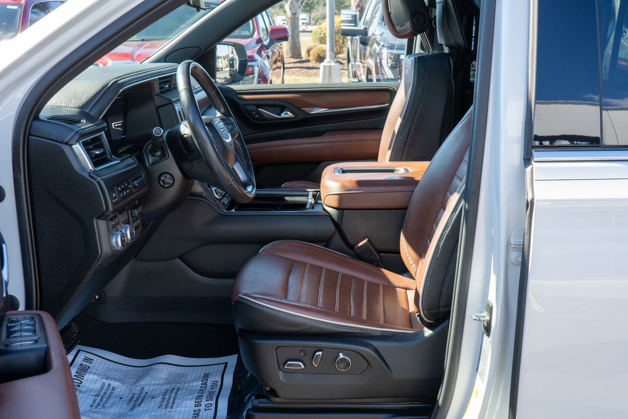 Used 2023 GMC Yukon Denali Ultimate image 19