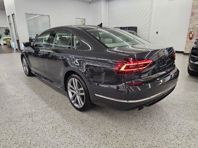 Used 2018 Volkswagen Passat 2.0T R-Line w/ R-Line Lighting Package FWD image 7