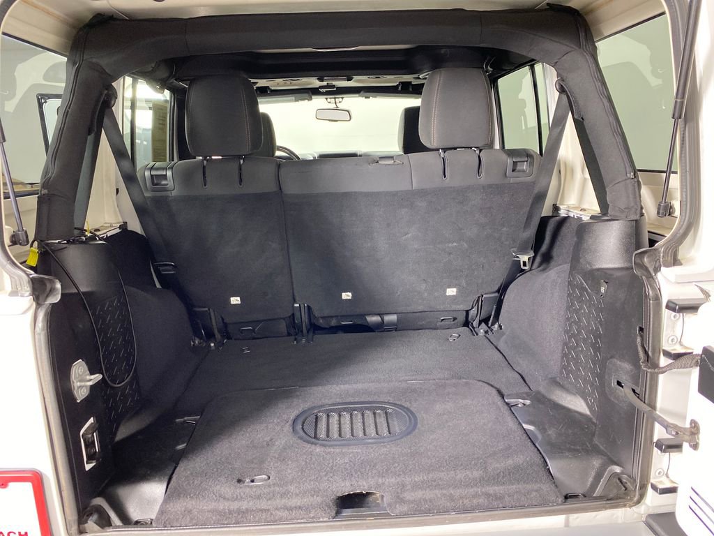 Used 2015 Jeep Wrangler Unlimited Sahara w/ Connectivity Group image 25