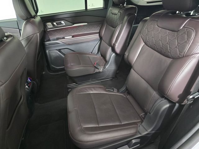 Certified 2025 Ford Explorer Platinum w/ LUX Leather Package image 19