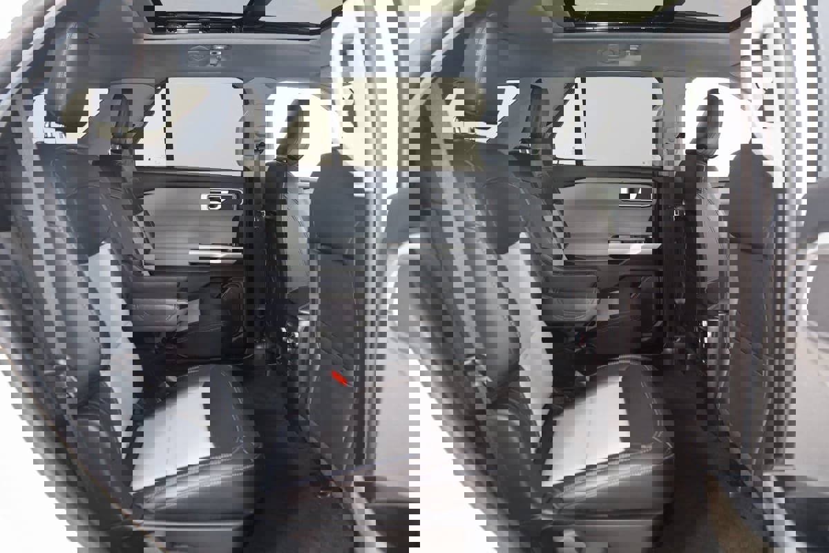 Used 2023 Ford Explorer XLT w/ Equipment Group 202A image 15