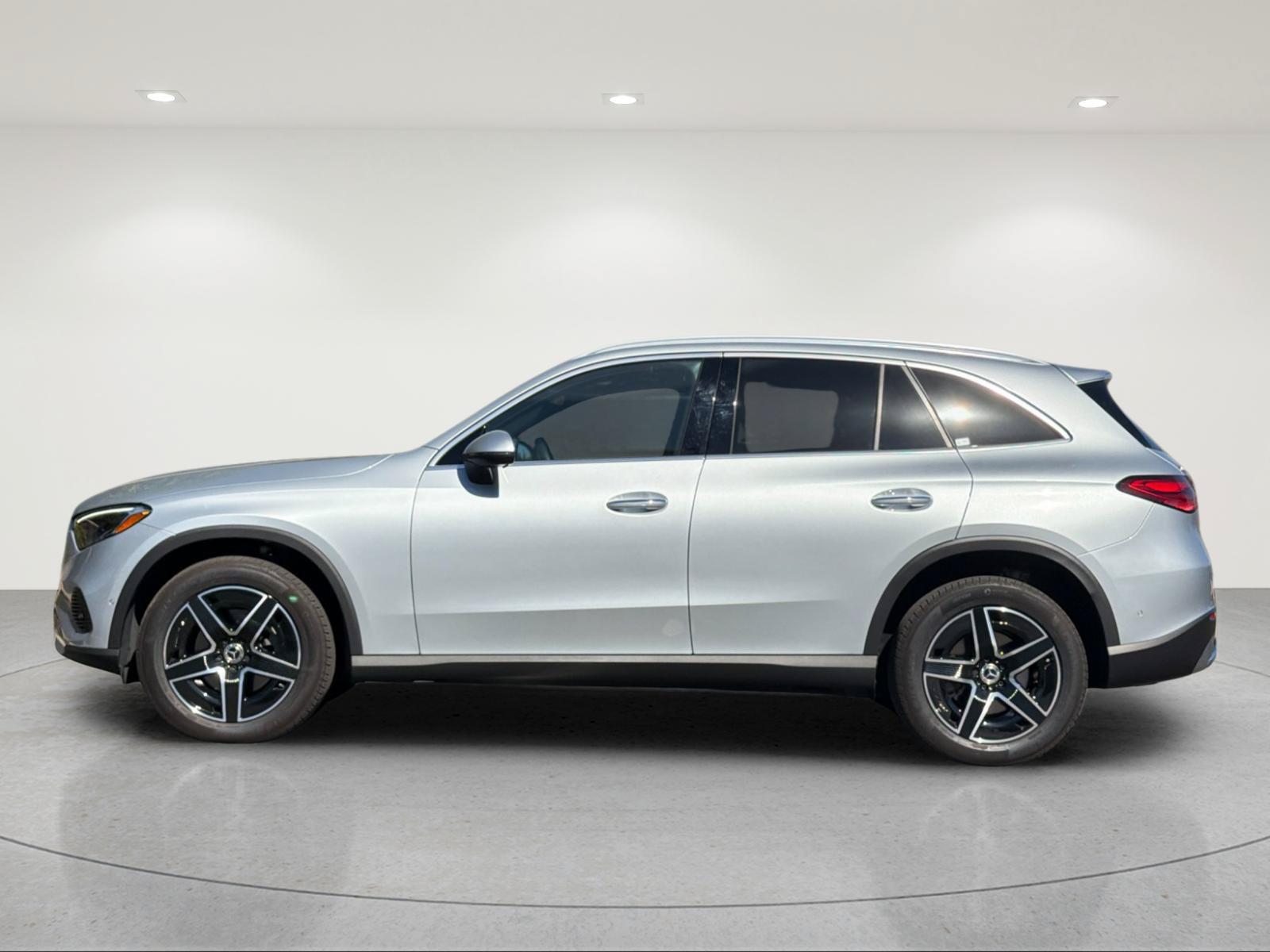 Used 2026 Mercedes-Benz GLC 300 image 2