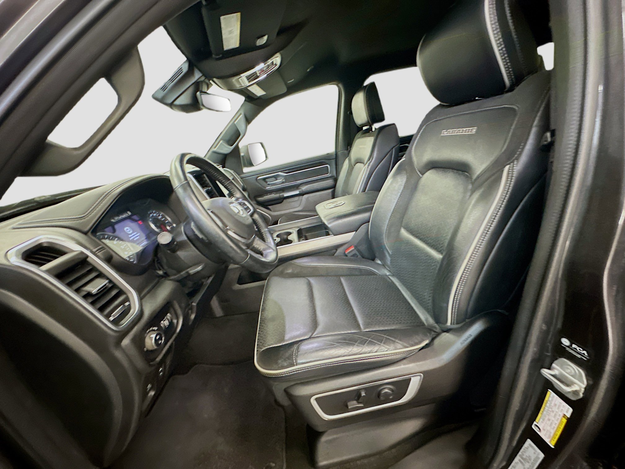 Used 2022 RAM 1500 Laramie w/ Sport Appearance Package image 13