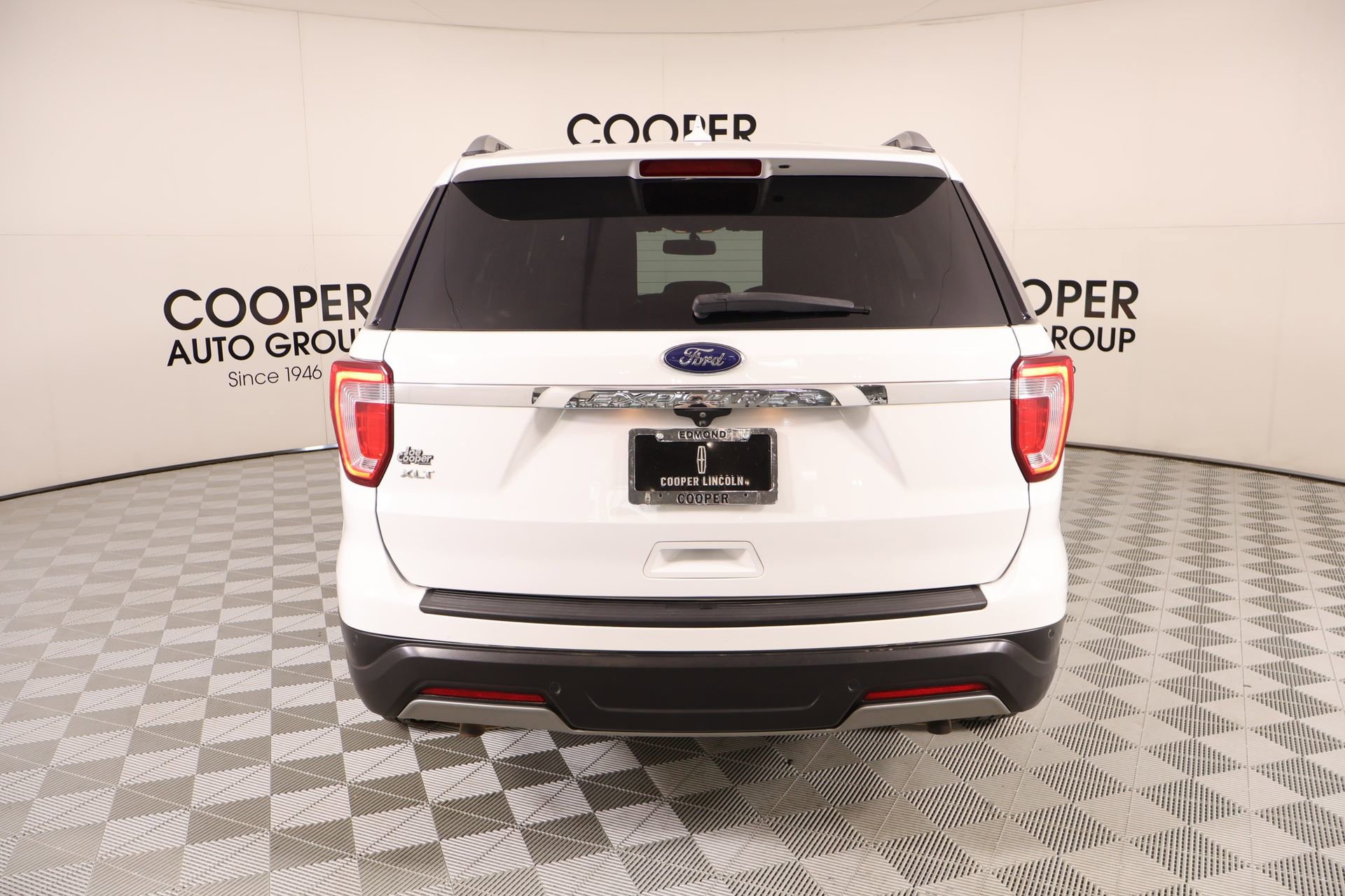 Used 2019 Ford Explorer XLT w/ Equipment Group 202A FWD image 22