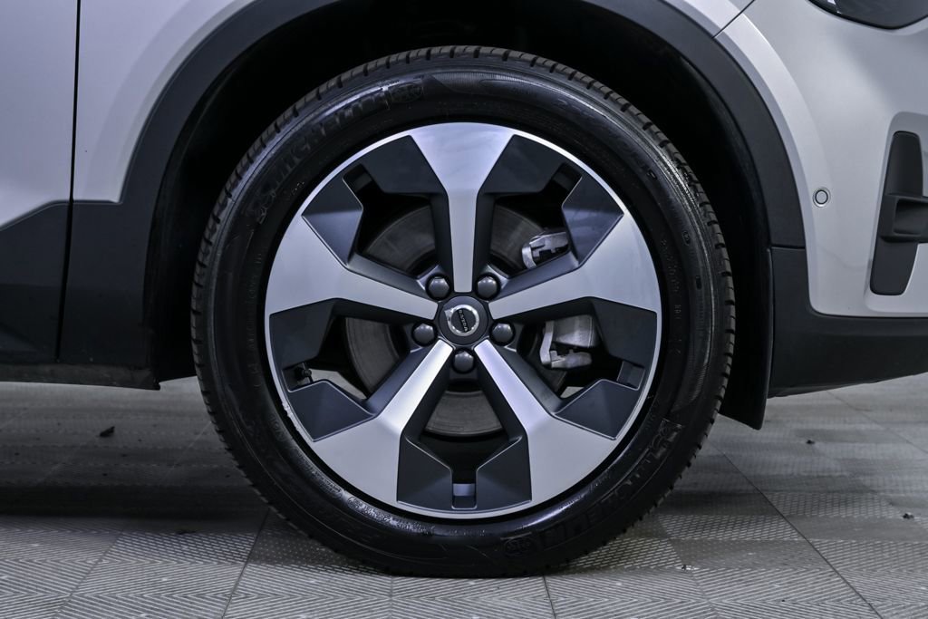Certified 2025 Volvo XC40 B5 Plus image 37