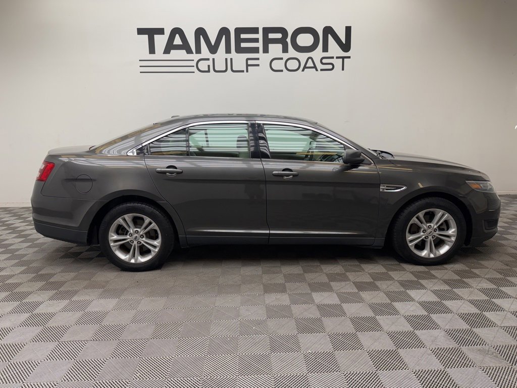 Used 2018 Ford Taurus SE image 4
