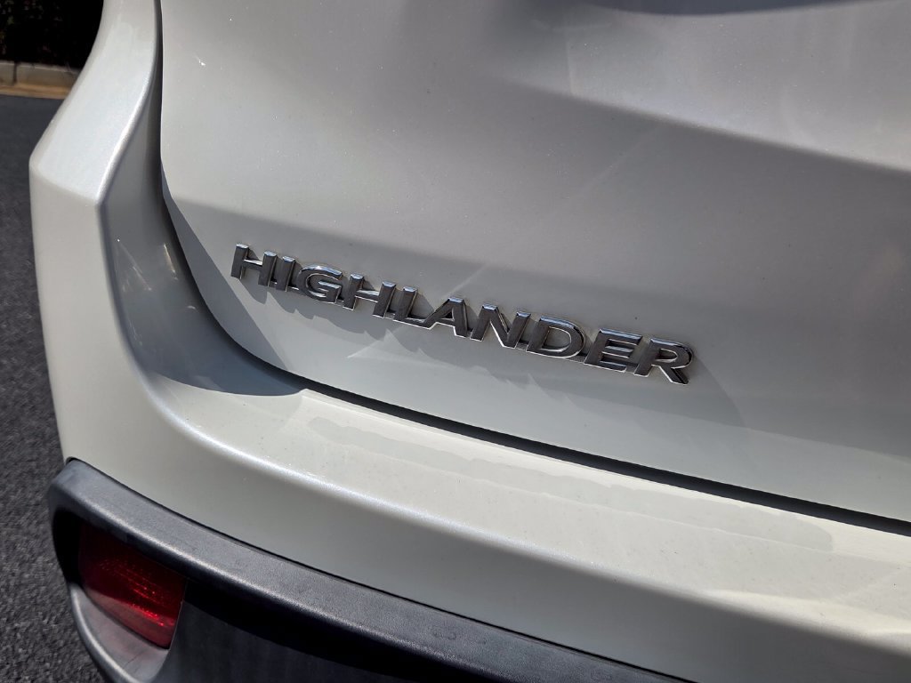 Used 2018 Toyota Highlander LE FWD image 11
