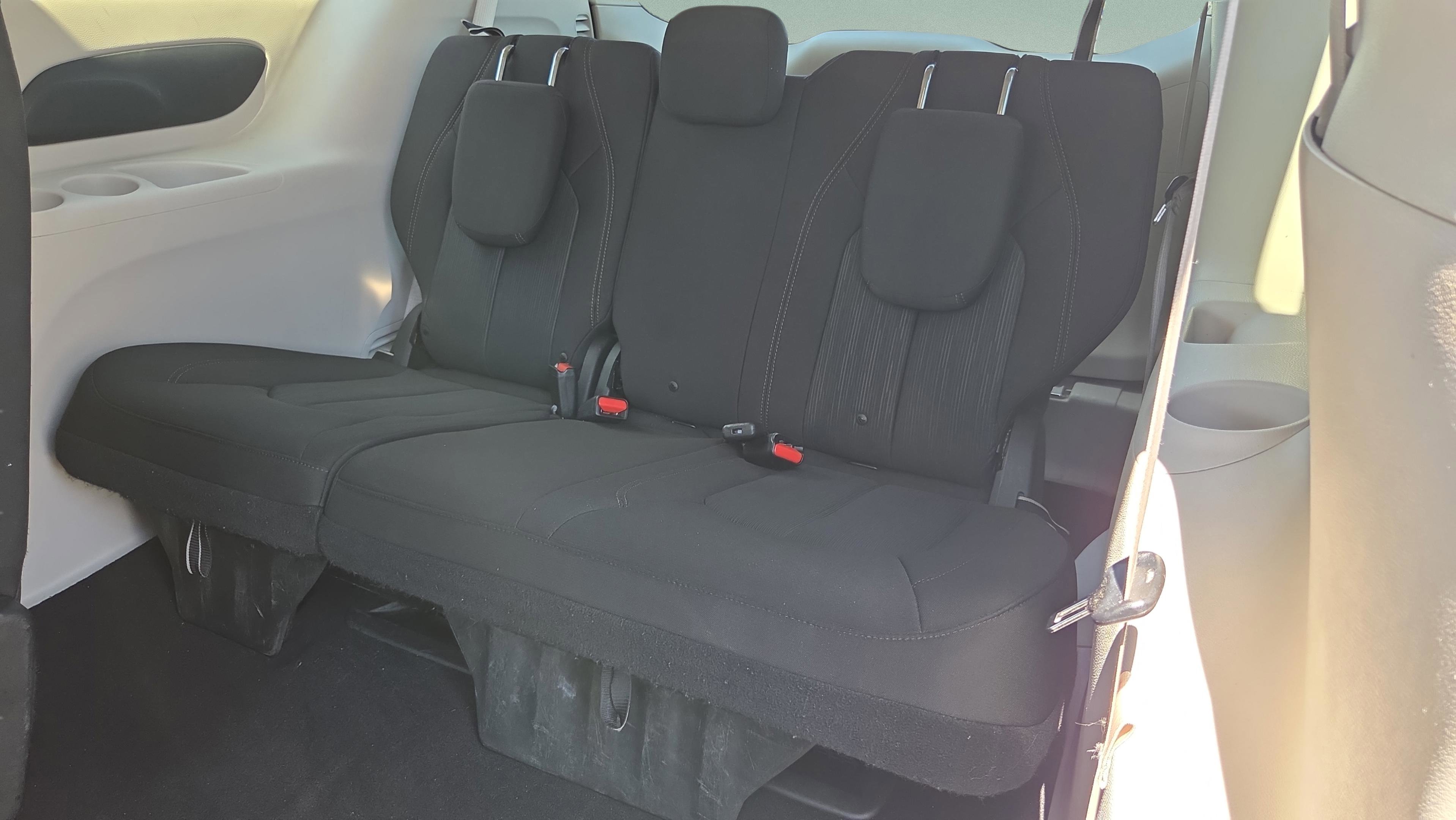 Used 2020 Chrysler Pacifica Touring image 11