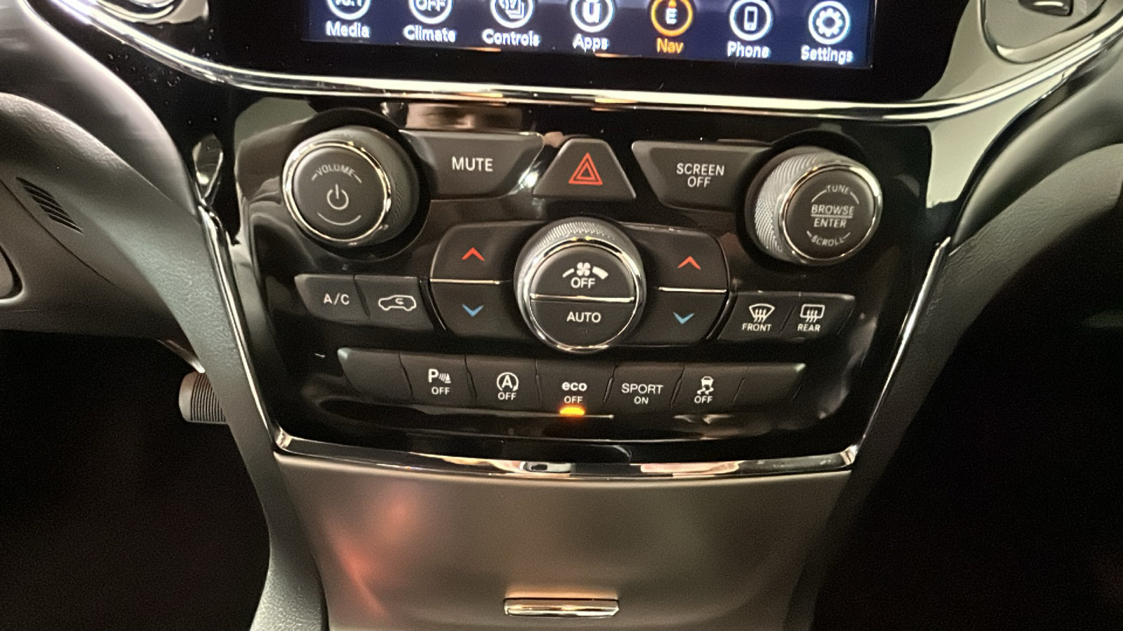 Used 2020 Jeep Grand Cherokee Altitude AWD/4WD image 27