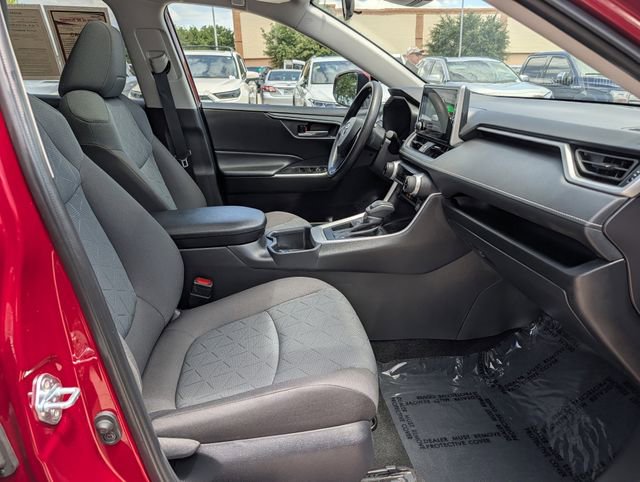 Used 2025 Toyota RAV4 XLE w/ Convenience Package FWD image 31