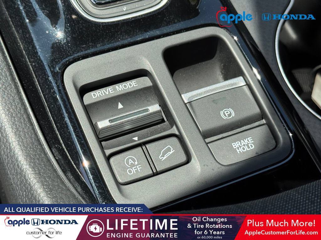 Used 2025 Honda Pilot Sport image 27