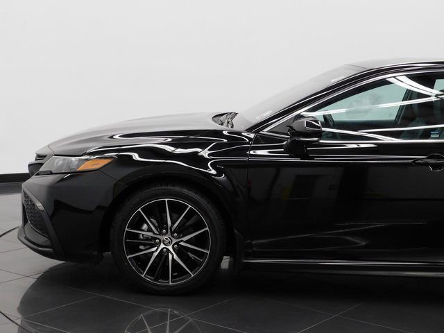 Used 2024 Toyota Camry SE image 16
