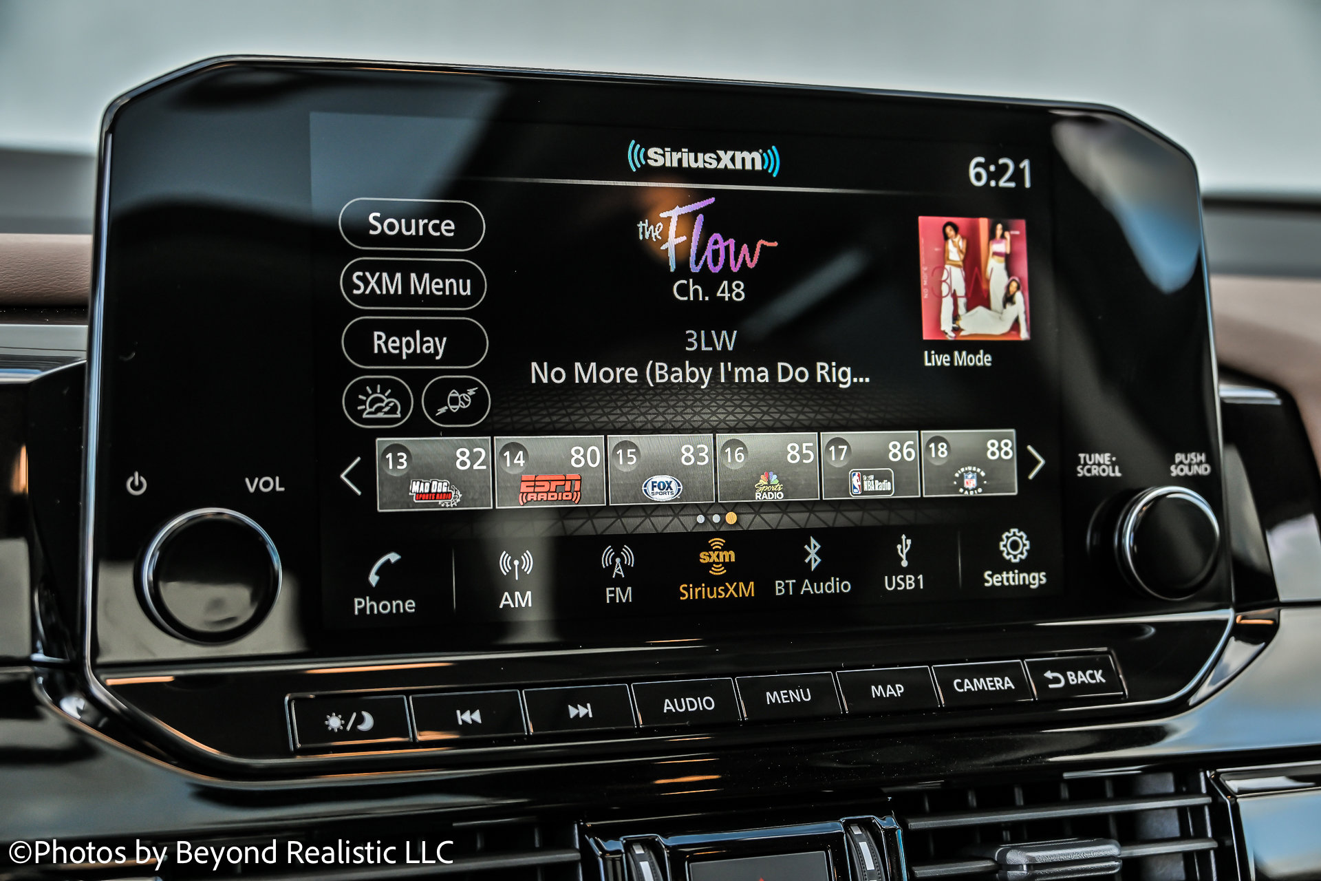 Used 2025 Nissan Pathfinder Platinum image 45