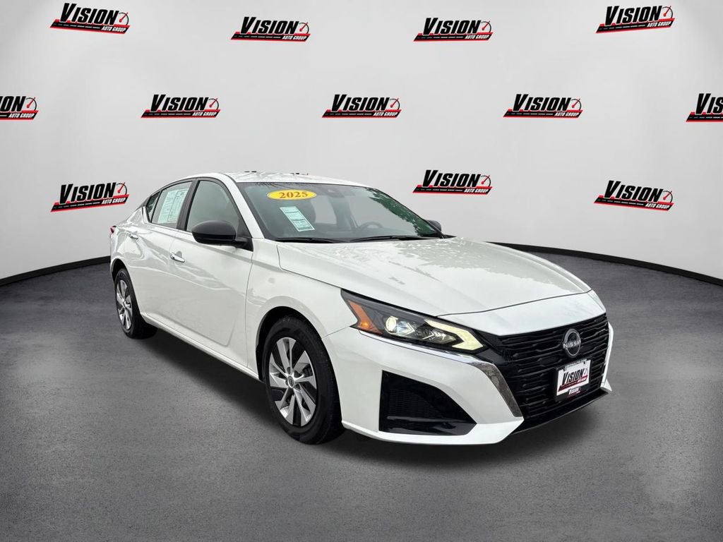 Certified 2025 Nissan Altima 2.5 S image 3