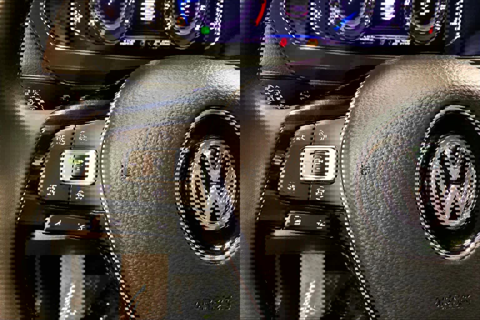 Used 2020 Volkswagen Tiguan SEL image 24