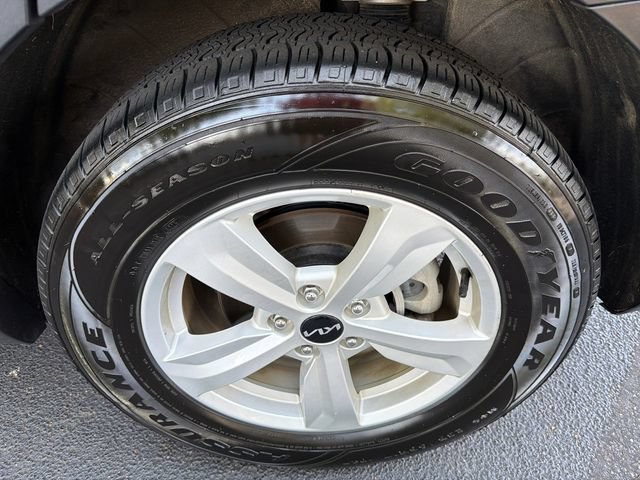 Used 2023 Kia Sorento LX FWD image 19