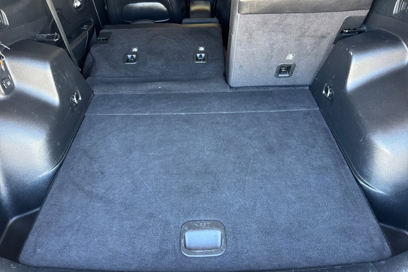 Used 2021 Jeep Cherokee Trailhawk image 14