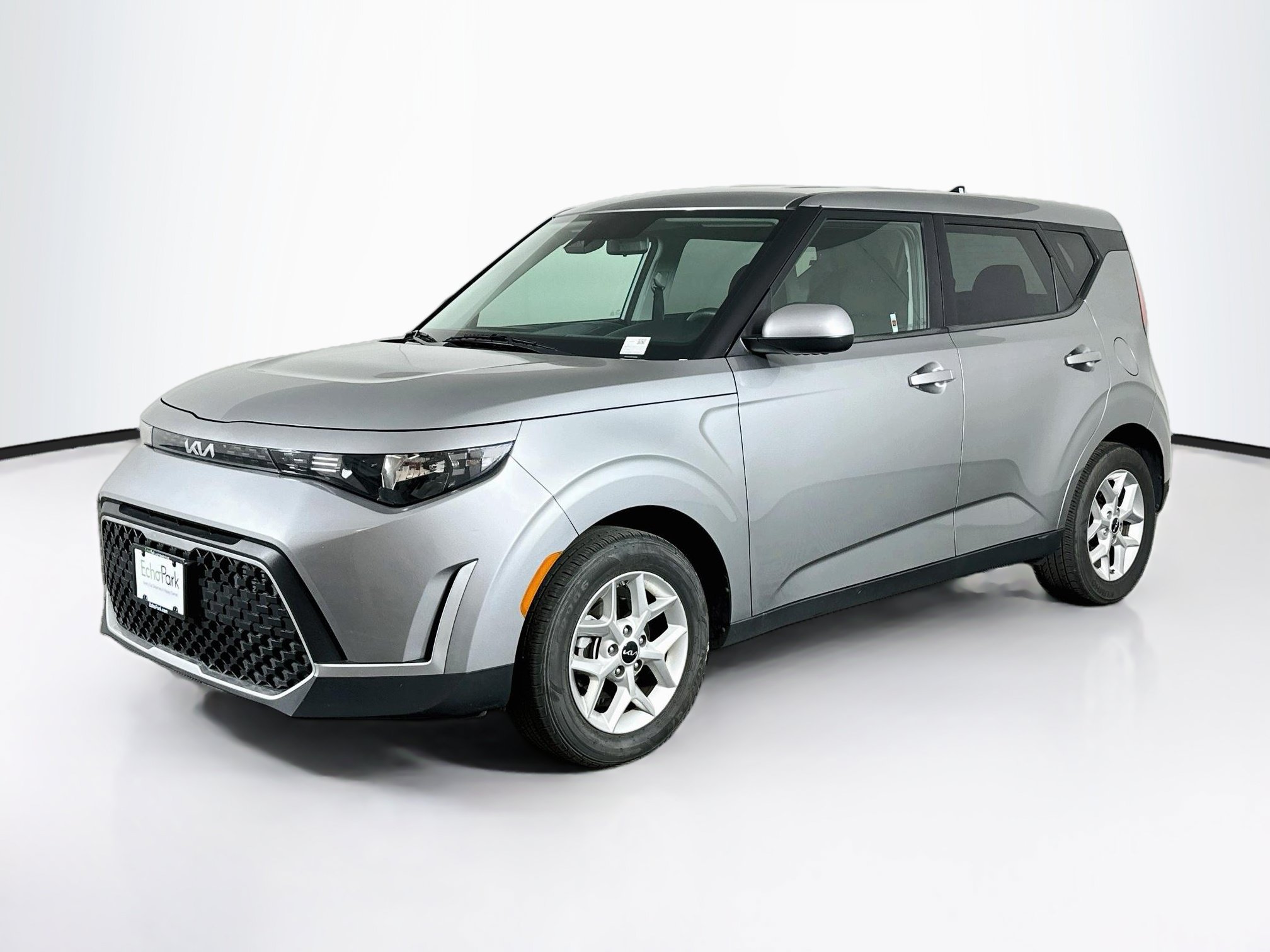 Used 2025 Kia Soul LX w/ LX Technology Package FWD image 3