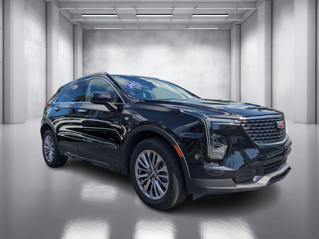 Used 2025 Cadillac XT4 Premium Luxury image 3