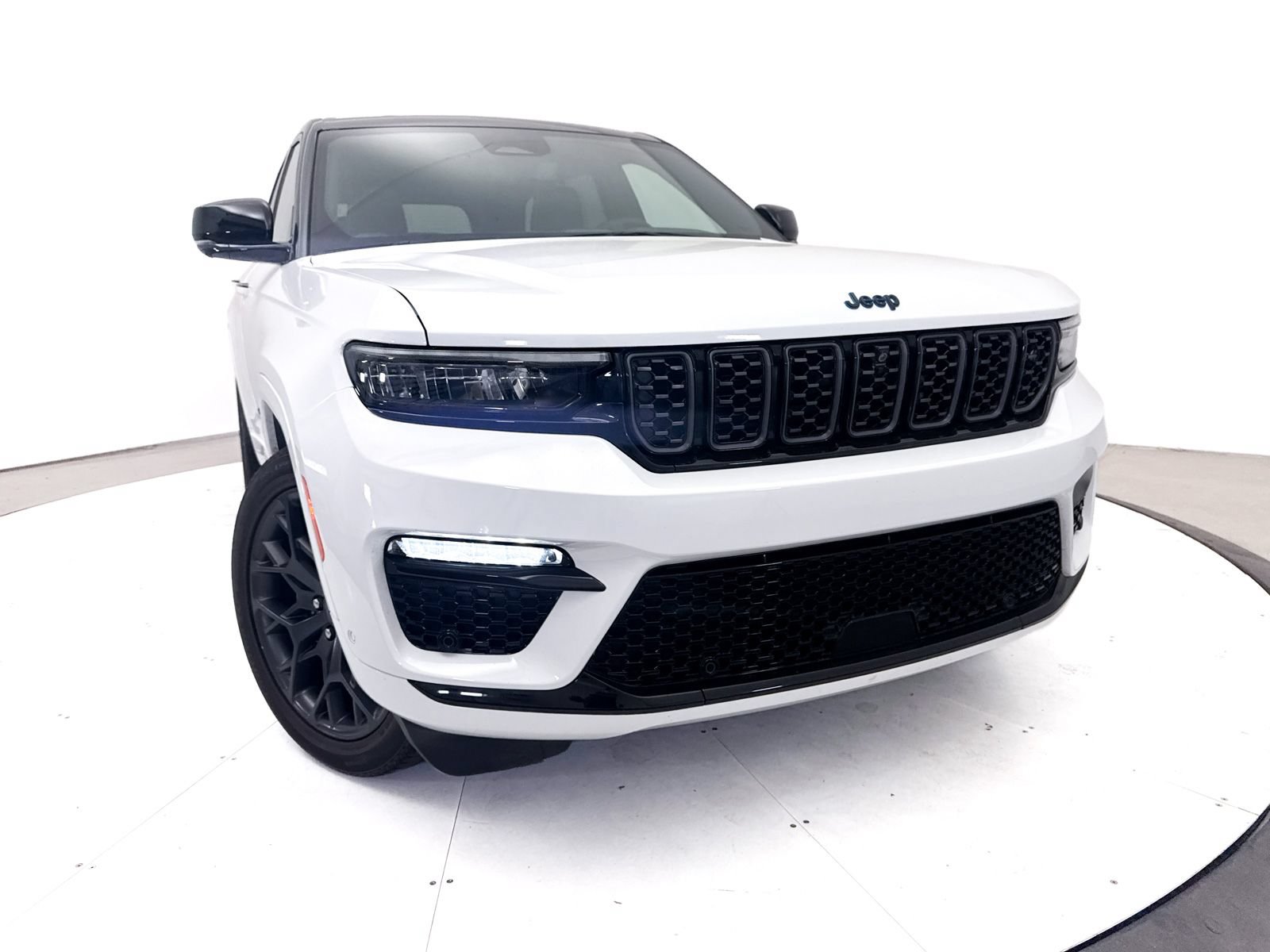 Used 2023 Jeep Grand Cherokee Summit AWD/4WD image 8
