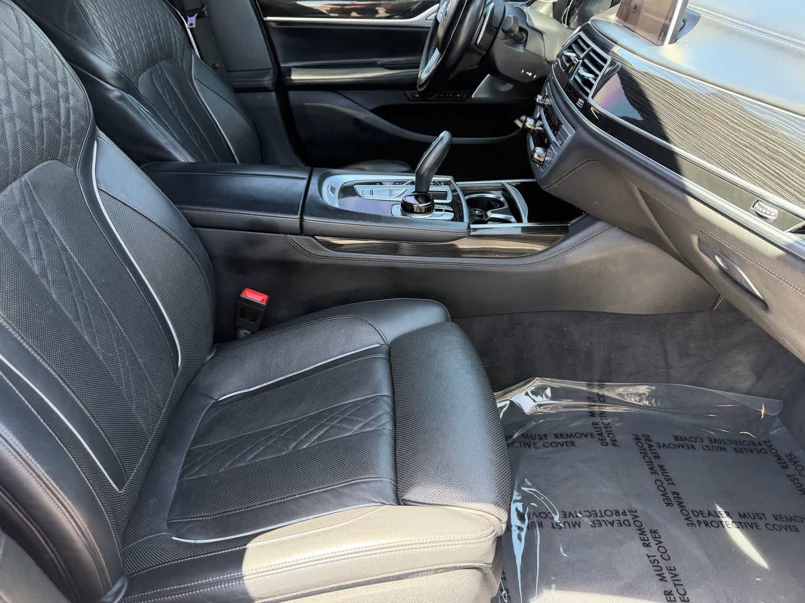 Used 2019 BMW 750i w/ Executive Package RWD image 13