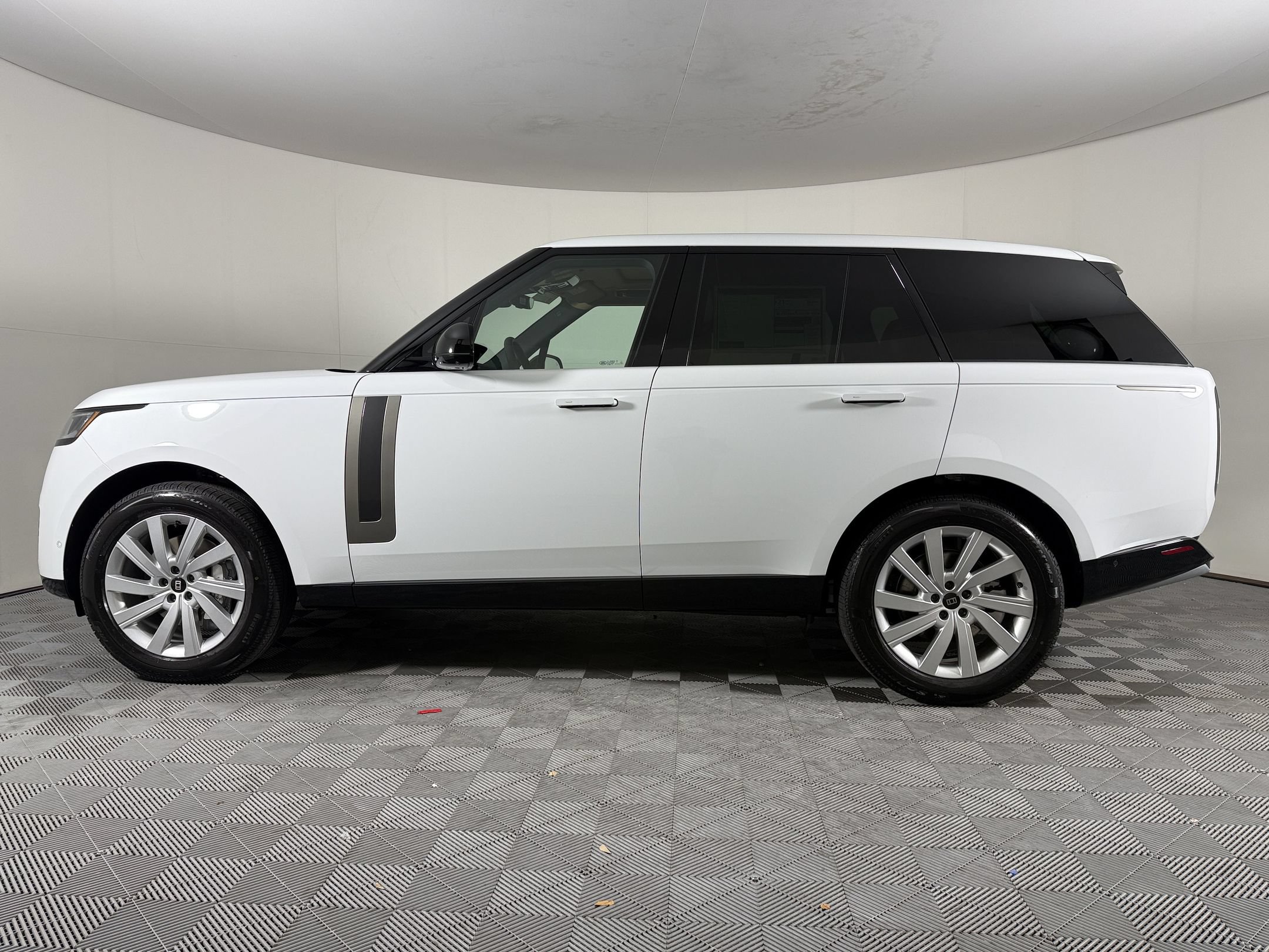 New 2027 Land Rover Range Rover SE AWD/4WD image 2
