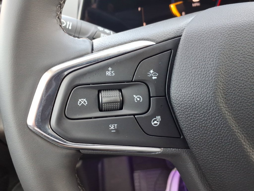 Used 2025 Chevrolet Trax LT w/ LT Convenience Package FWD image 31