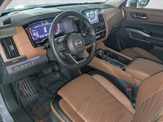 Used 2023 Nissan Pathfinder Platinum w/ Cargo Package FWD image 10