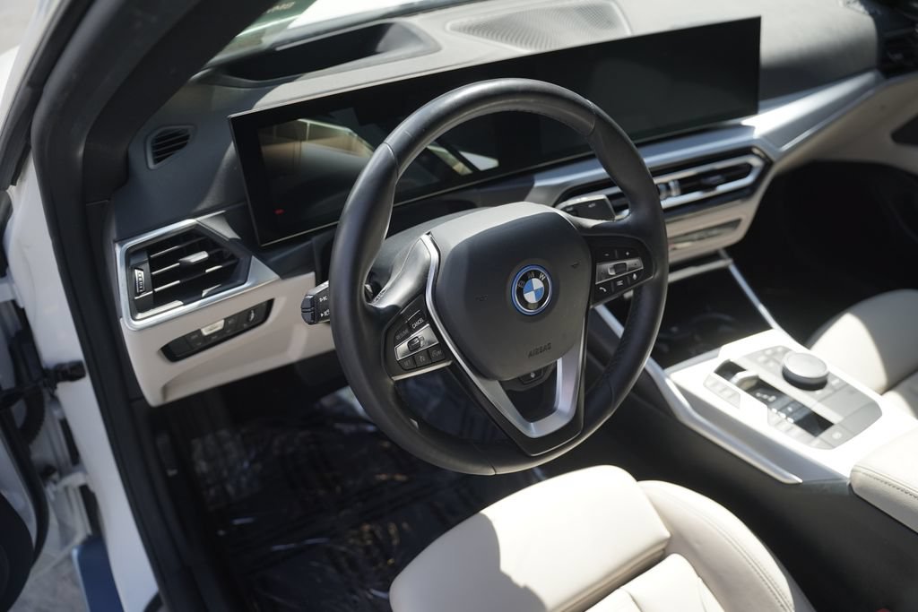 Certified 2023 BMW i4 eDrive35 w/ Premium Package RWD image 9