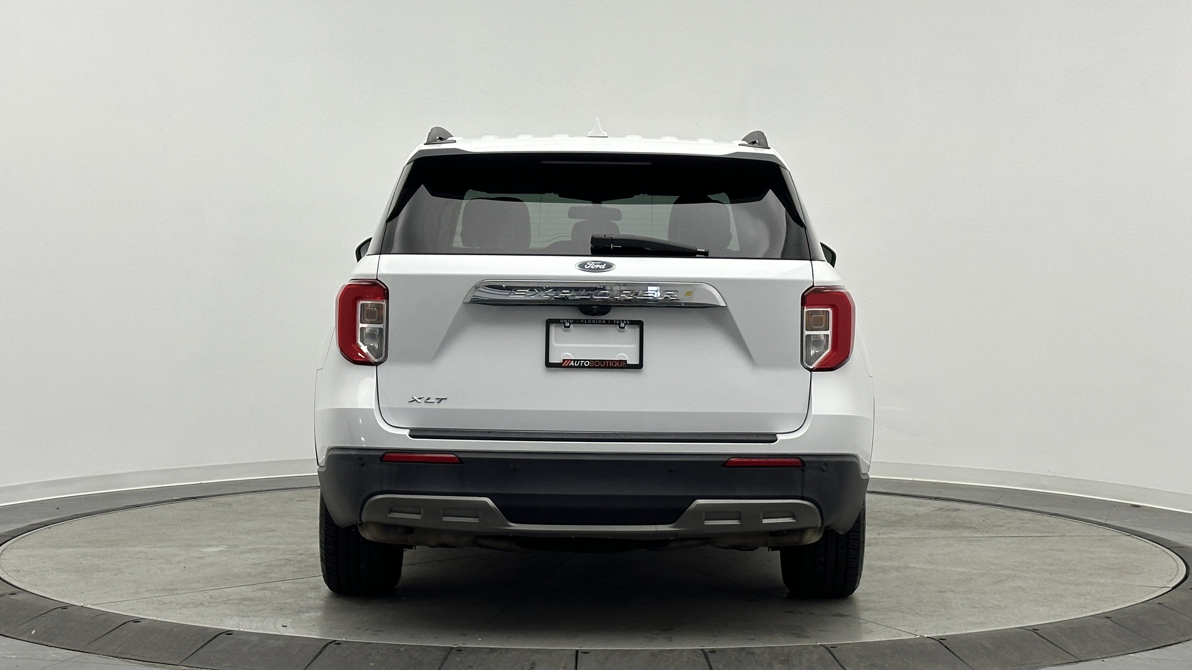 Used 2020 Ford Explorer XLT w/ Equipment Group 202A image 6