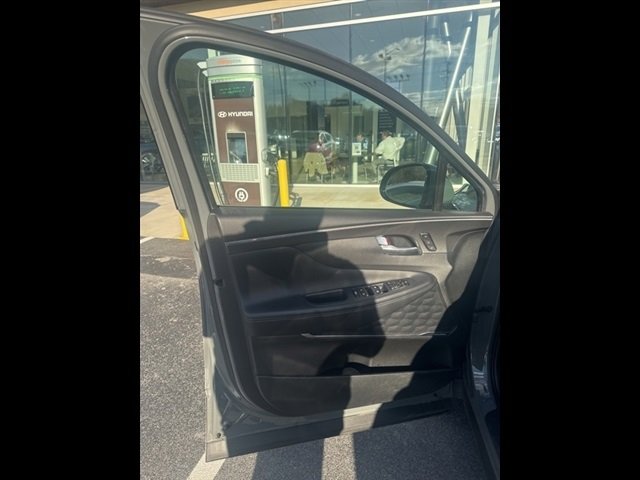 Used 2023 Hyundai Santa Fe Limited w/ Cargo Package image 4