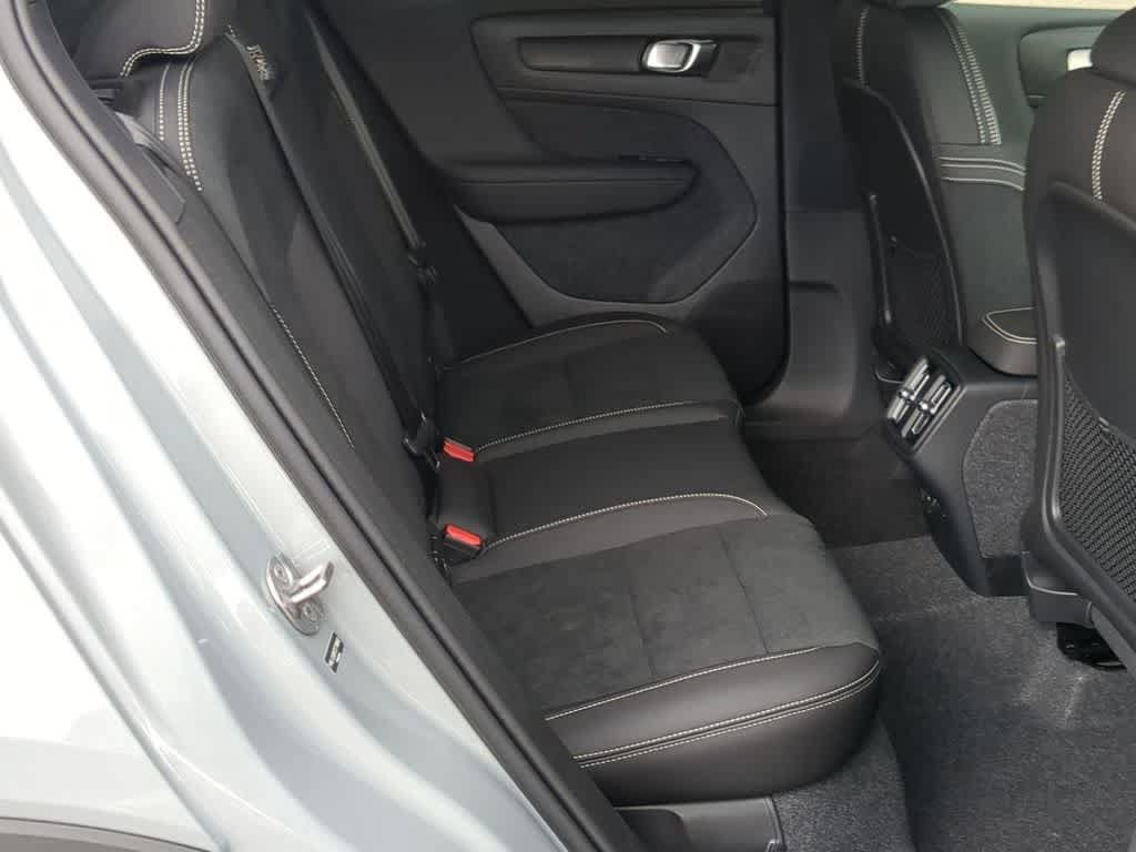 New 2026 Volvo XC40 B5 Ultra w/ Protection Package Premier AWD/4WD image 19
