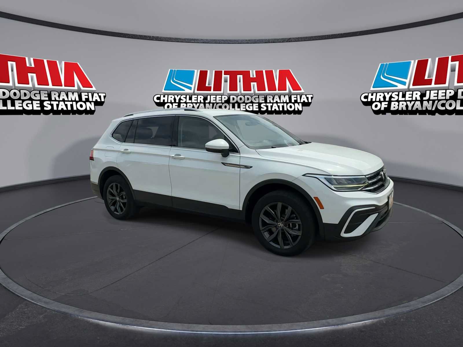Used 2022 Volkswagen Tiguan SE AWD/4WD image 9