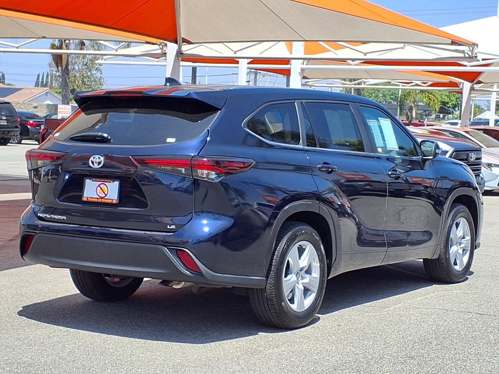 Certified 2025 Toyota Highlander LE FWD image 4