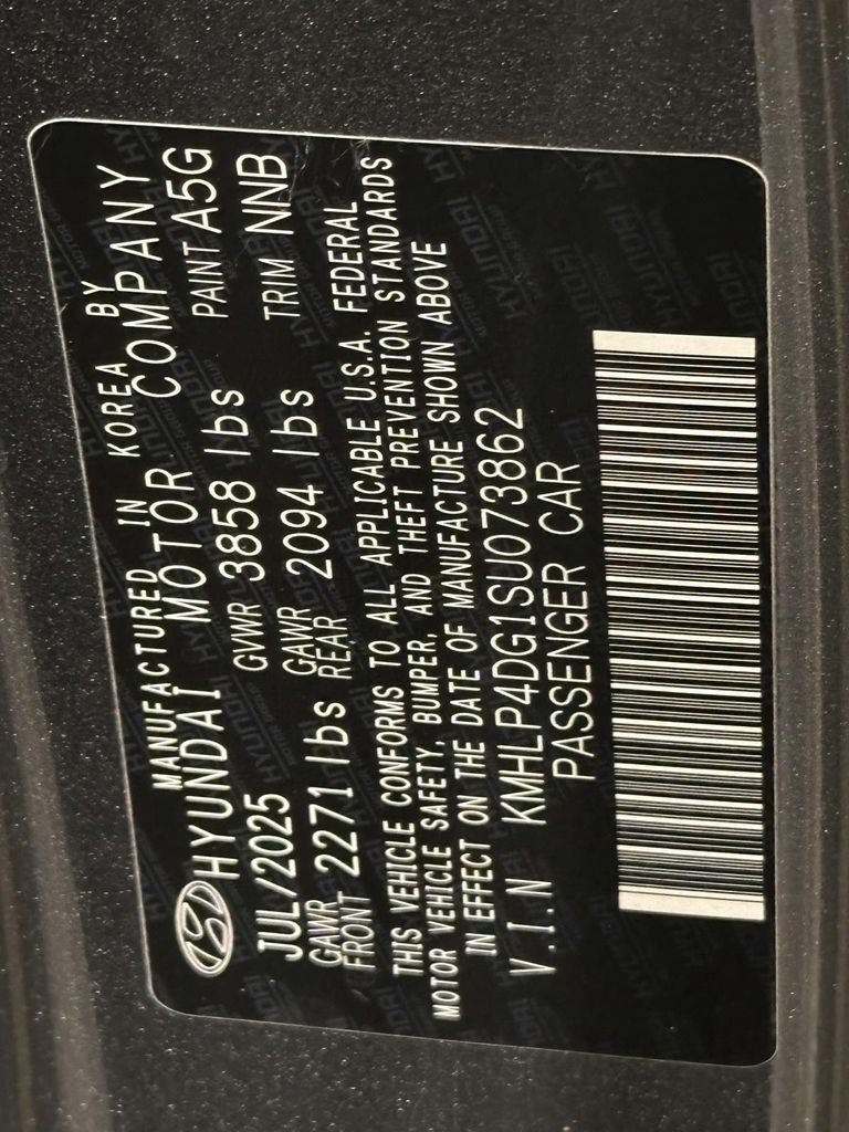 Used 2025 Hyundai Elantra Limited w/ Cargo Package FWD image 41