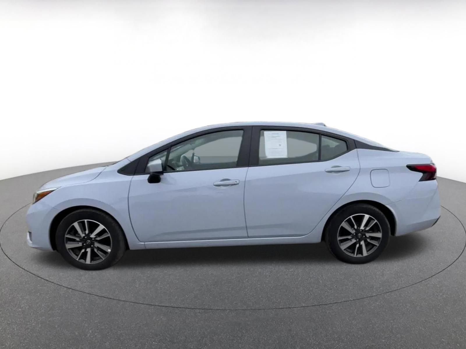 Used 2025 Nissan Versa SV FWD image 9