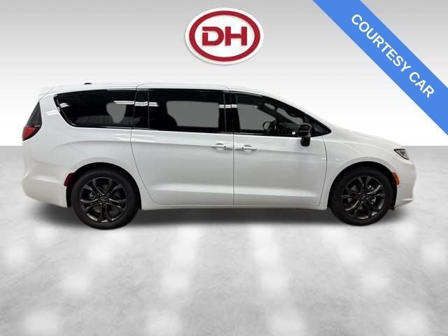 New 2026 Chrysler Pacifica Select FWD video 2
