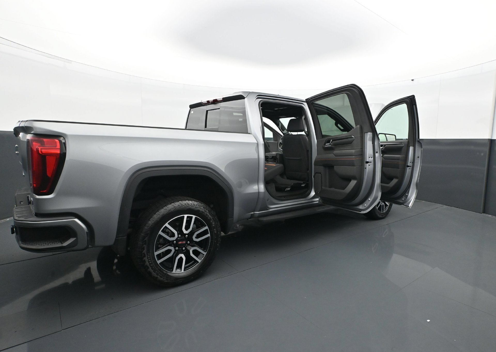 Used 2024 GMC Sierra 1500 AT4 w/ Technology Package AWD/4WD image 35