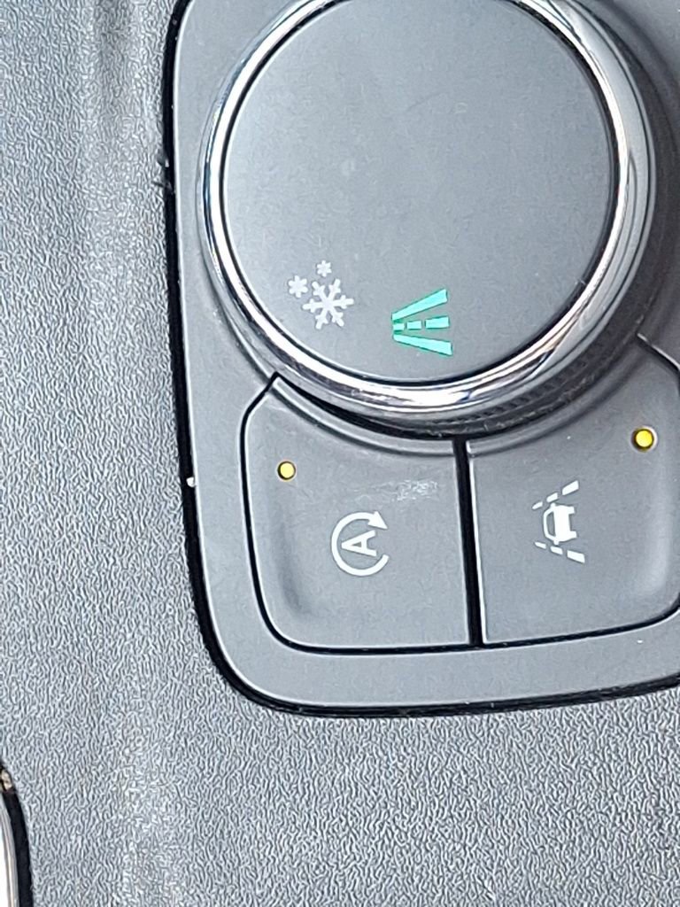 Used 2023 Chevrolet Traverse Premier image 46