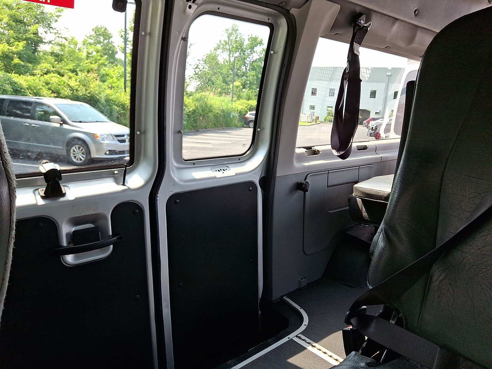 Used 2011 Ford E-350 and Econoline 350 XL w/ PWR Windows & Locks Group RWD image 15