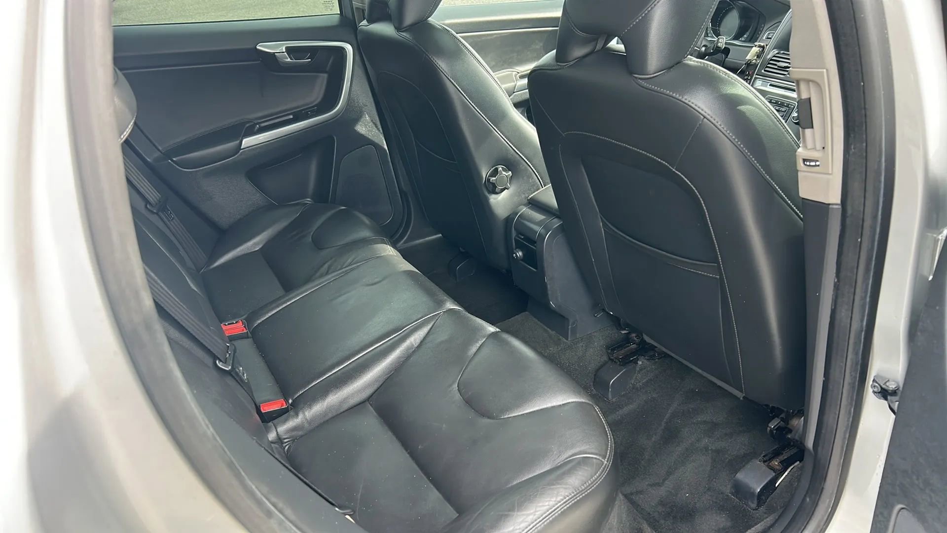 Used 2015 Volvo XC60 T6 Premier Plus AWD/4WD image 17