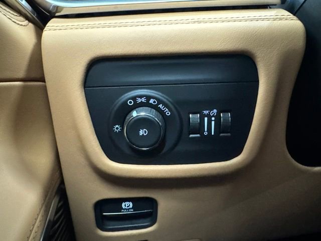 Used 2025 Jeep Grand Cherokee Summit AWD/4WD image 41